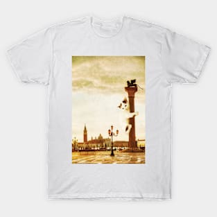 Giant Kitten in San Marco's Square (Venice) T-Shirt